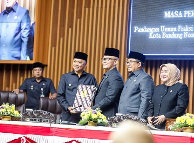 Pj Wali Kota Bandung Sampaikan Jawaban Atas Pandangan Fraksi Pada Rapat Paripurna