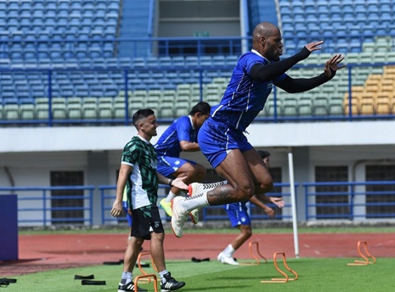 Persib Bandung Jalani Latihan Terakhir di Stadion GBLA Sebelum Berangkat Ke Solo