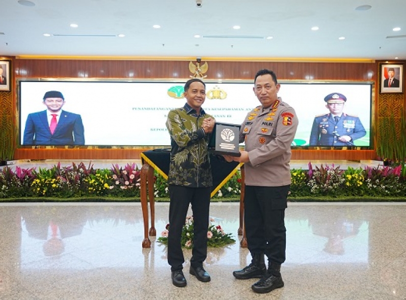 Polri-Kemenhut Tandatangani MoU, Komitmen Jaga Hutan Indonesia dengan Penegakan Hukum