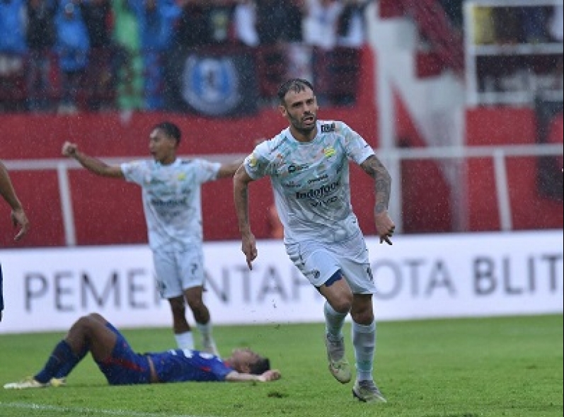 Tyronne del Pino Gelandang Persib Bandung Top Skor BRI Liga 1