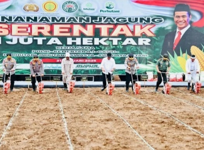 Pj Gubernur Bey Machmudin Dampingi Mentan dan Kapolri Launching Gerakan Penanaman Jagung 1 Juta Hektare di Subang