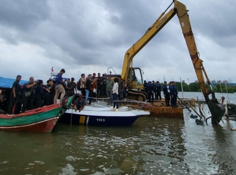 Pemprov Jabar Turut Mengawasi Pembongkaran Pagar Laut di Bekasi, Kerja Sama dengan PT TRPN Akan Dievaluasi