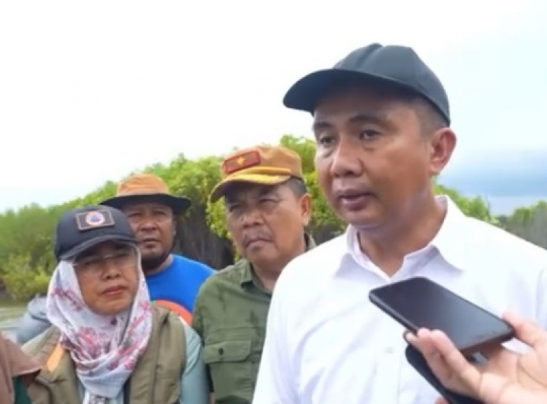 Bey Machmudin Tinjau Bencana Banjir Rob di Kabupaten Subang