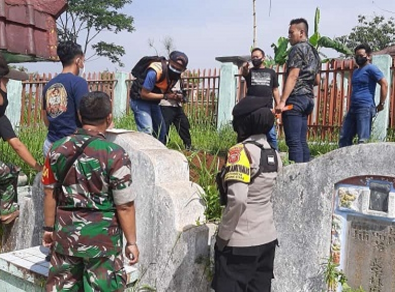 Enam Makam Cina di Sumedang Utara Dibongkar Orang Tidak Dikenal