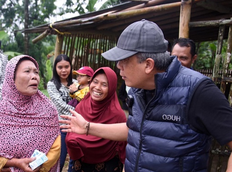 Wakil Ketua DPR RI, Saan Mustopa Tinjau Pengungsi Bencana Longsor di Sukabumi