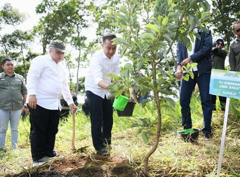 Bey Machmudin Hadiri Peringatan Hari Desa Nasional di Kabupaten Subang